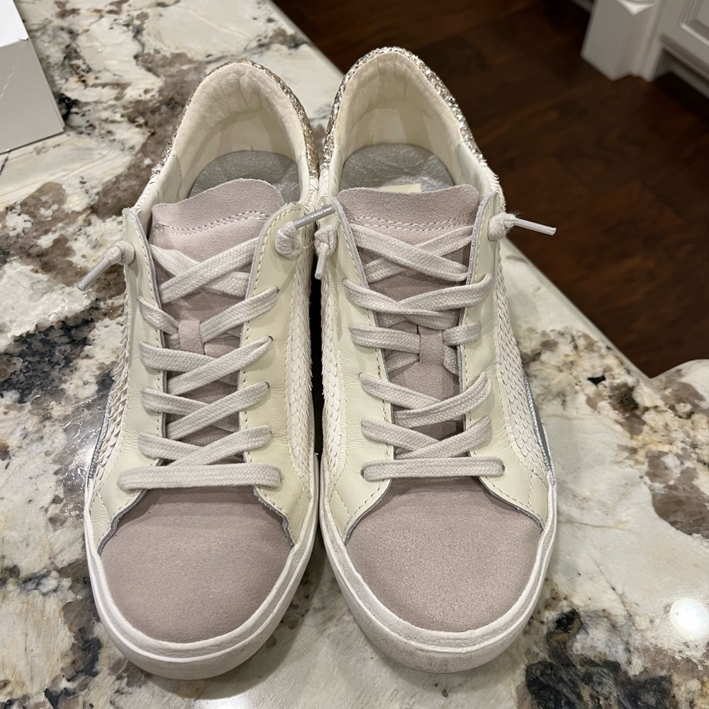 Dolce Vita Sneakers Size 7 Great Condition.